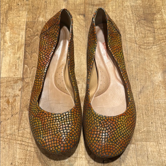 Born Orange and Brown Flats with Textured Design - Picture 1 of 4